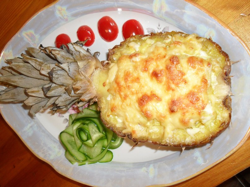 Запеченный ананас в духовке. Мясо с ананасами. Запеченный ананас. Блюда запеченные в ананасе. Горячее в ананасе.